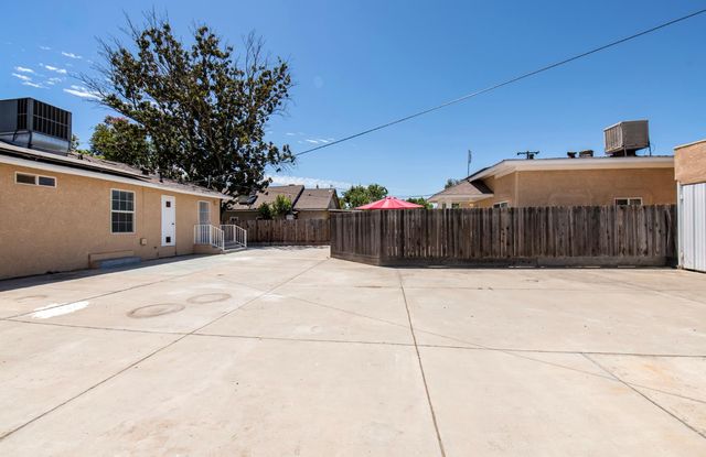 2115 N Ferger Avenue, Fresno, CA 93704