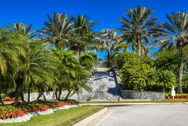 9740 Egret Chase Lane, West Palm Beach, FL 33411