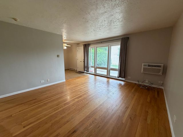 2200 Arbor Circle 1, Downers Grove, IL 60515