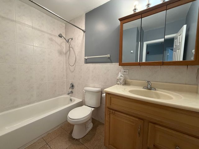 2200 Arbor Circle 1, Downers Grove, IL 60515