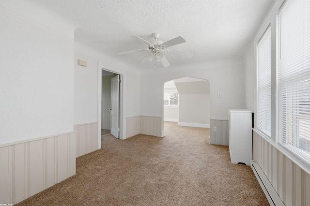 32203 Jefferson Avenue, St Clair Shores, MI 48082