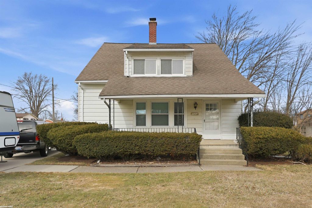 32203 Jefferson Avenue, St Clair Shores, MI 48082