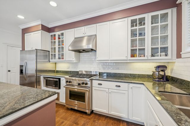 635 W Briar Place 1E, Chicago, IL 60657