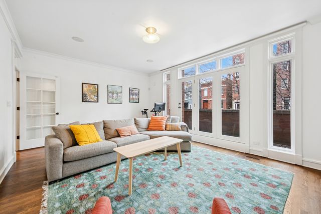 635 W Briar Place 1E, Chicago, IL 60657