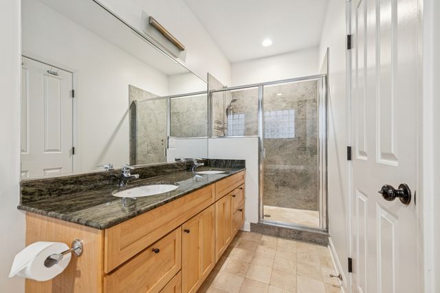 635 W Briar Place 1E, Chicago, IL 60657