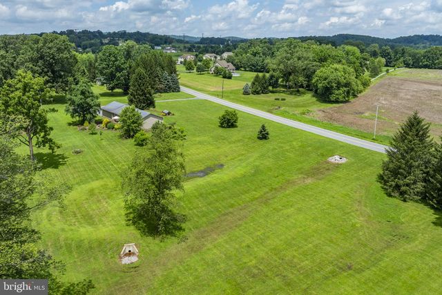 1126 DOGWOOD DR, Reinholds, PA 17569