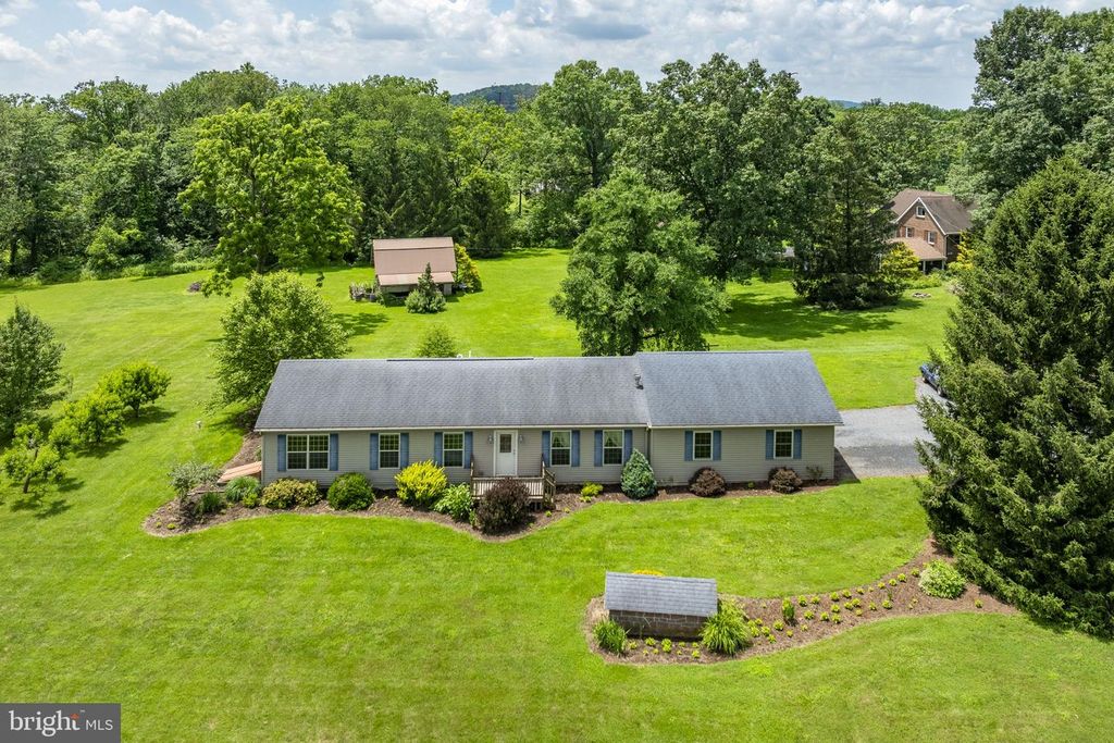 1126 DOGWOOD DR, Reinholds, PA 17569