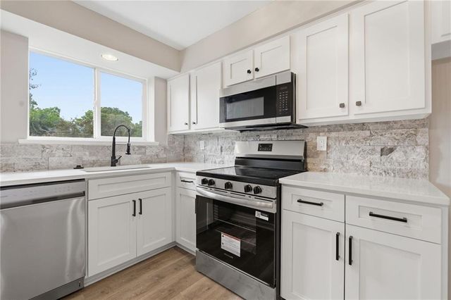 8630 W 85TH Street, Overland Park, KS 66212
