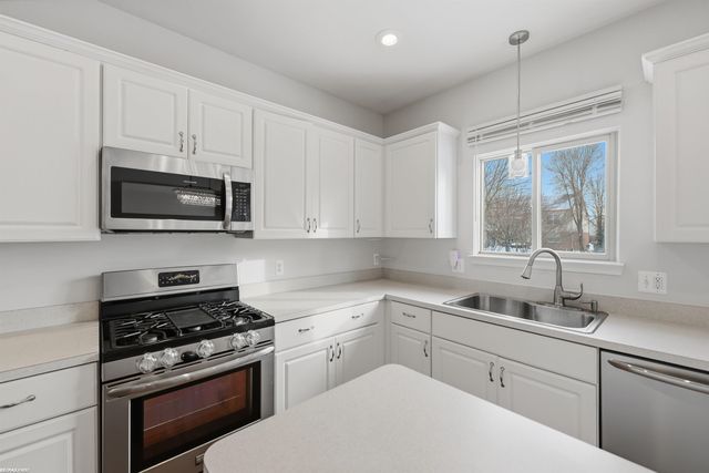 6884 Haymarket Street, Shelby Twp, MI 48317