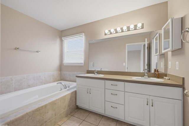 6884 Haymarket Street, Shelby Twp, MI 48317