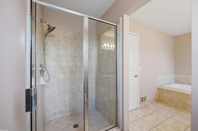 6884 Haymarket Street, Shelby Twp, MI 48317