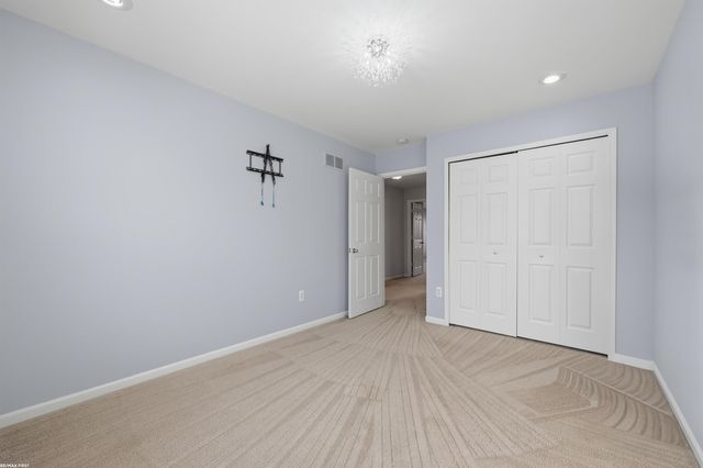 6884 Haymarket Street, Shelby Twp, MI 48317