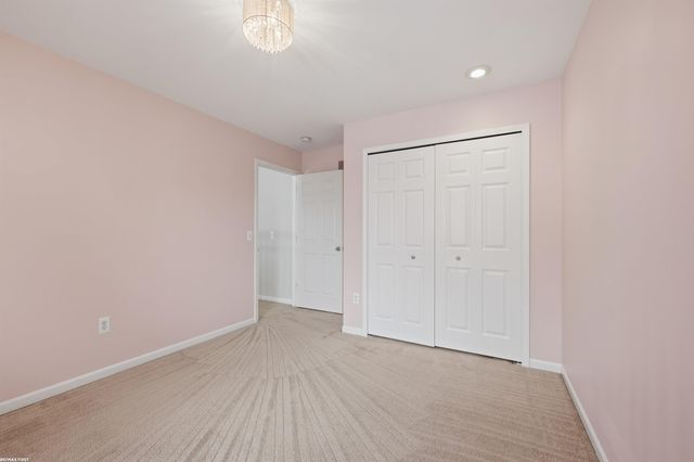 6884 Haymarket Street, Shelby Twp, MI 48317