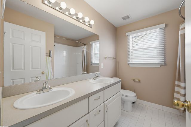 6884 Haymarket Street, Shelby Twp, MI 48317