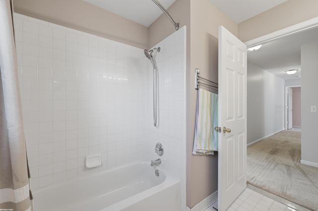 6884 Haymarket Street, Shelby Twp, MI 48317