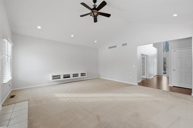 6884 Haymarket Street, Shelby Twp, MI 48317