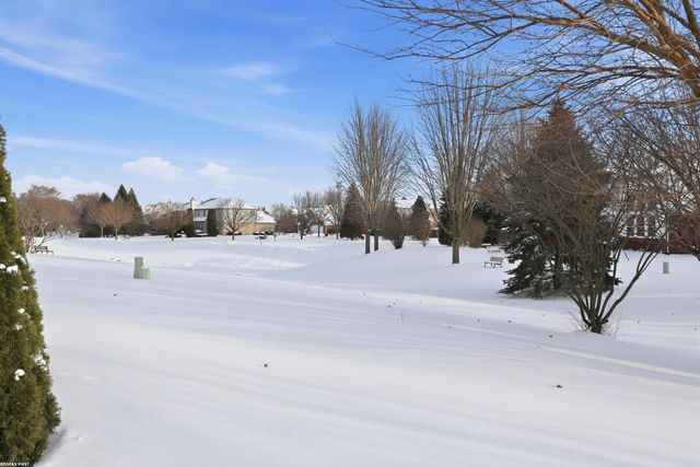 6884 Haymarket Street, Shelby Twp, MI 48317