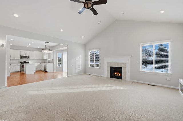 6884 Haymarket Street, Shelby Twp, MI 48317