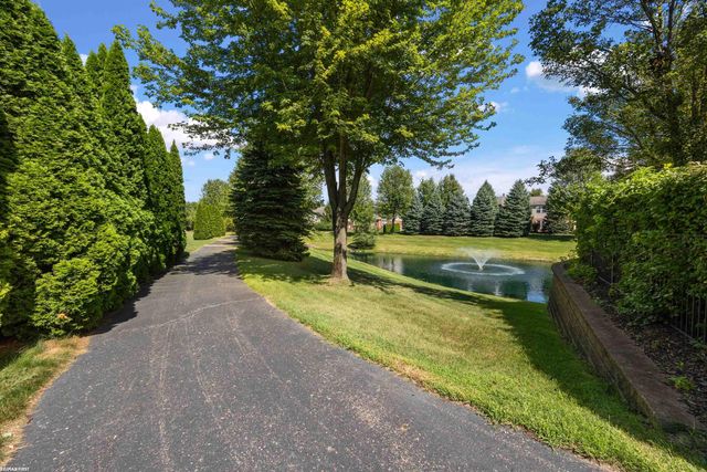 6884 Haymarket Street, Shelby Twp, MI 48317