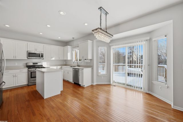 6884 Haymarket Street, Shelby Twp, MI 48317