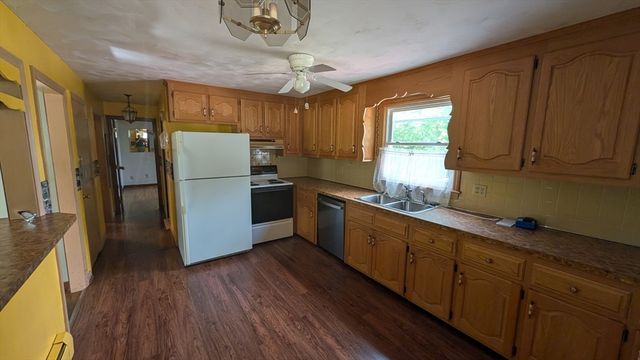 7 Charlotte Dr, Bristol, RI 02809
