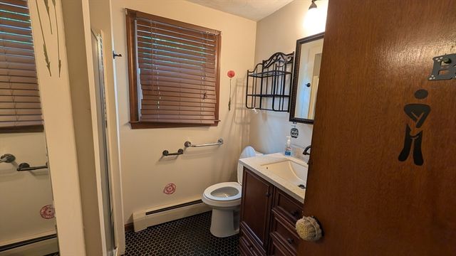 7 Charlotte Dr, Bristol, RI 02809