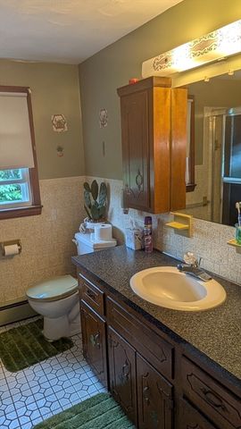 7 Charlotte Dr, Bristol, RI 02809