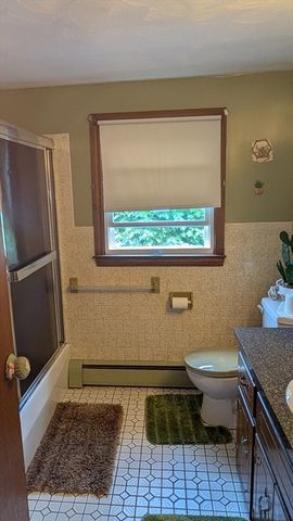 7 Charlotte Dr, Bristol, RI 02809