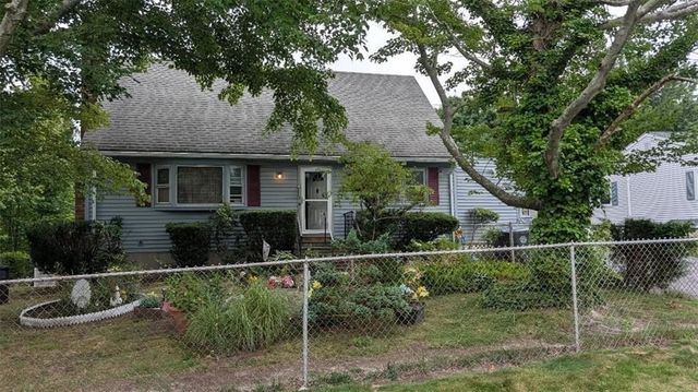 7 Charlotte Dr, Bristol, RI 02809