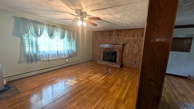 7 Charlotte Dr, Bristol, RI 02809