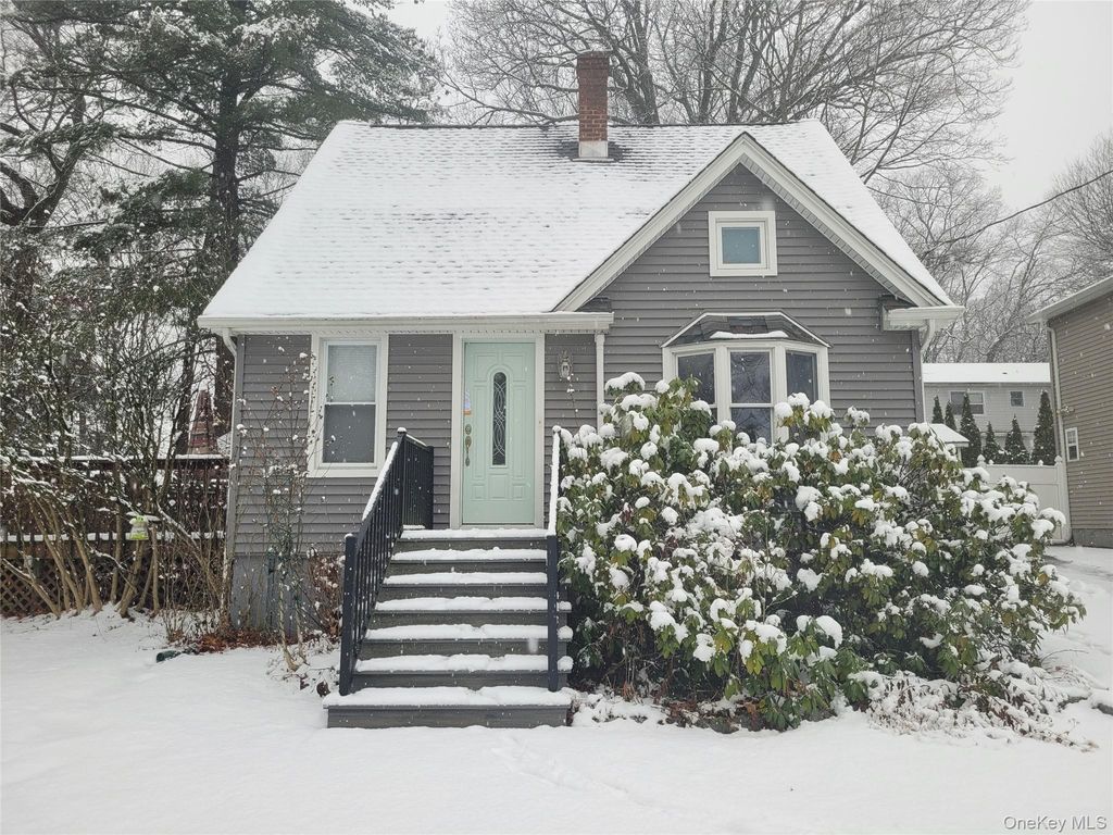 33 Chestnut Street, Pearl River, NY 10965