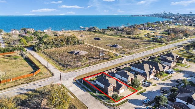 2001 Troon Drive, La Porte, TX 77571