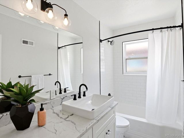 1200 Jasmine St, Denver, CO 80220