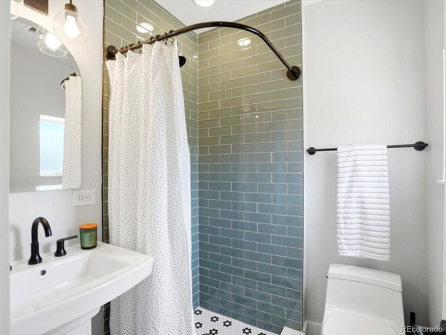 1200 Jasmine St, Denver, CO 80220