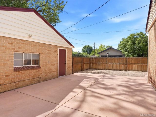 1200 Jasmine St, Denver, CO 80220