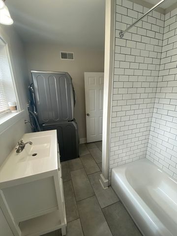 3 Orchard St 3, Newton, MA 02458