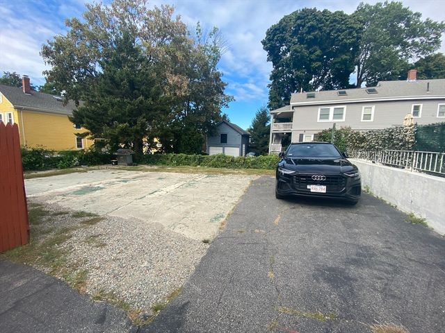 3 Orchard St 3, Newton, MA 02458