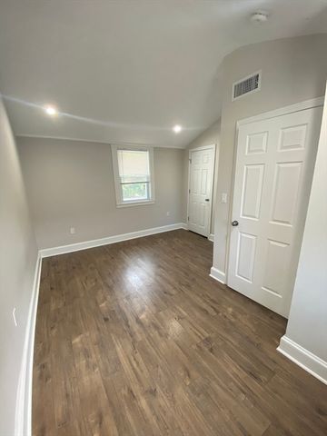 3 Orchard St 3, Newton, MA 02458