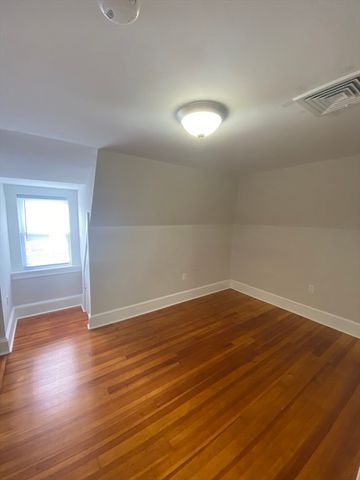 3 Orchard St 3, Newton, MA 02458