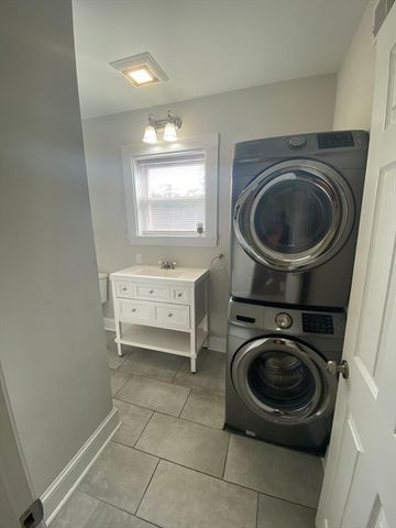 3 Orchard St 3, Newton, MA 02458