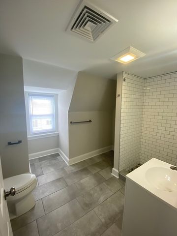 3 Orchard St 3, Newton, MA 02458