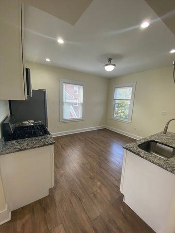 3 Orchard St 3, Newton, MA 02458