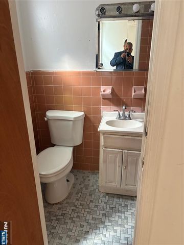 639 Palisade, Cliffside Park, NJ 07010