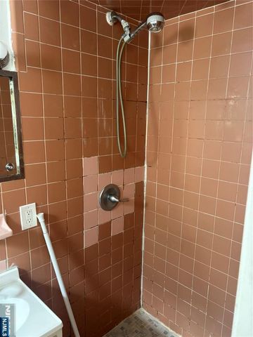 639 Palisade, Cliffside Park, NJ 07010