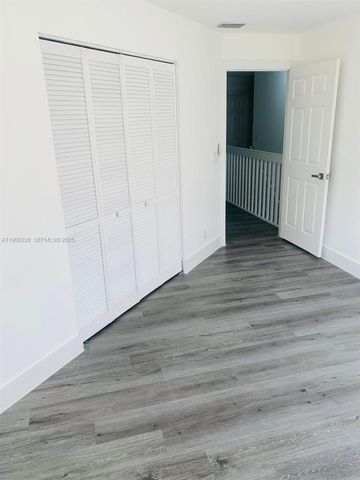 9454 NW 8th Cir, Plantation, FL 33324