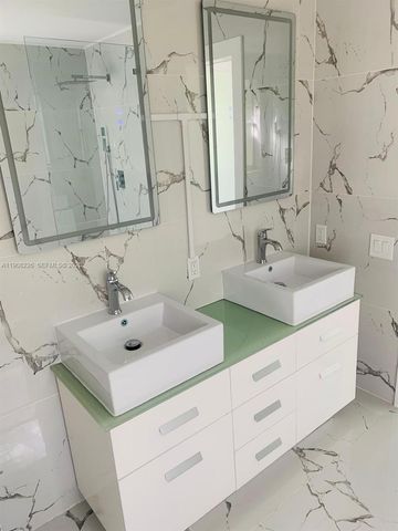 9454 NW 8th Cir, Plantation, FL 33324