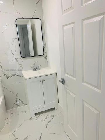 9454 NW 8th Cir, Plantation, FL 33324