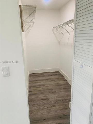 9454 NW 8th Cir, Plantation, FL 33324