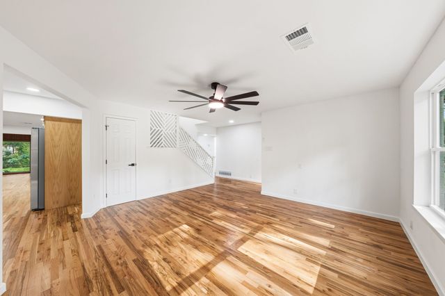 3905 Shady Valley Drive, Arlington, TX 76013