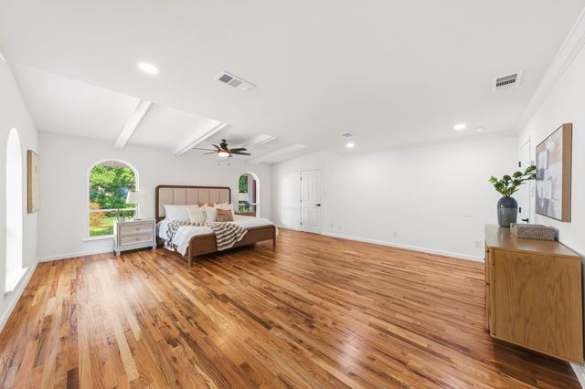 3905 Shady Valley Drive, Arlington, TX 76013